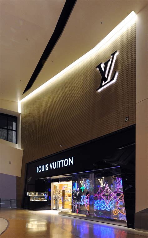 louis vuitton town center.